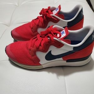 Nike Shoes - Nike Air Berwuda Trainers Nike Shoes - Nike Air Berwuda Trainers